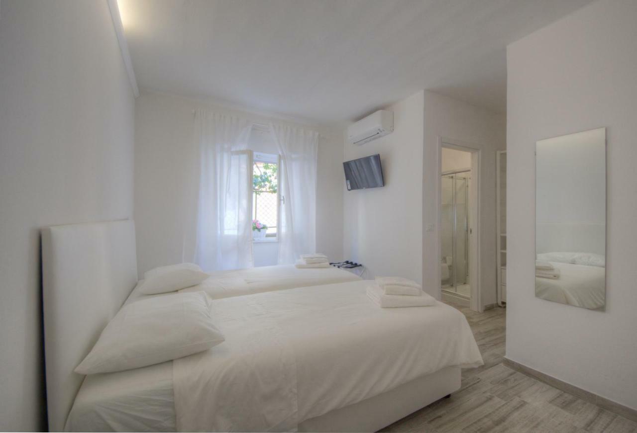 Rione San Carlo Hotell Finale Ligure Exteriör bild