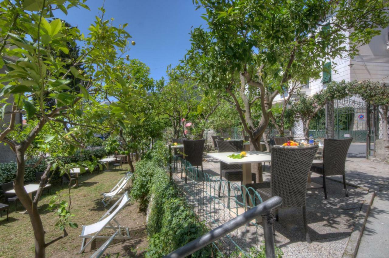 Rione San Carlo Hotell Finale Ligure Exteriör bild