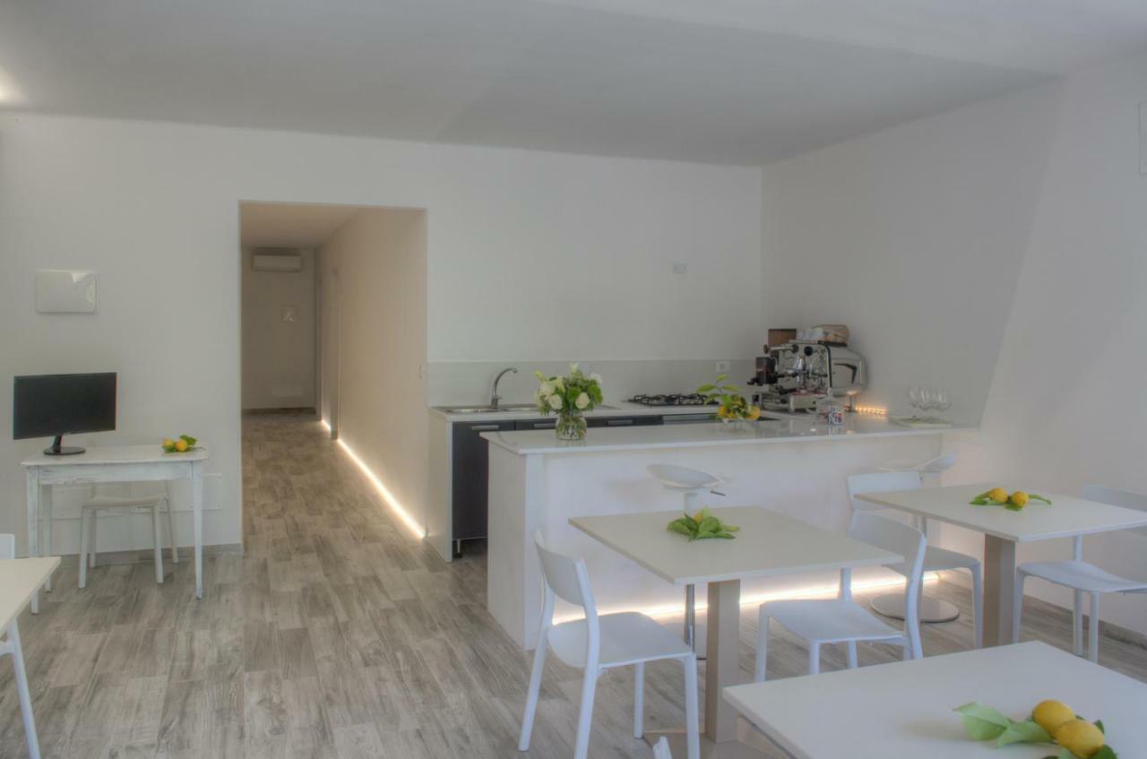 Rione San Carlo Hotell Finale Ligure Exteriör bild