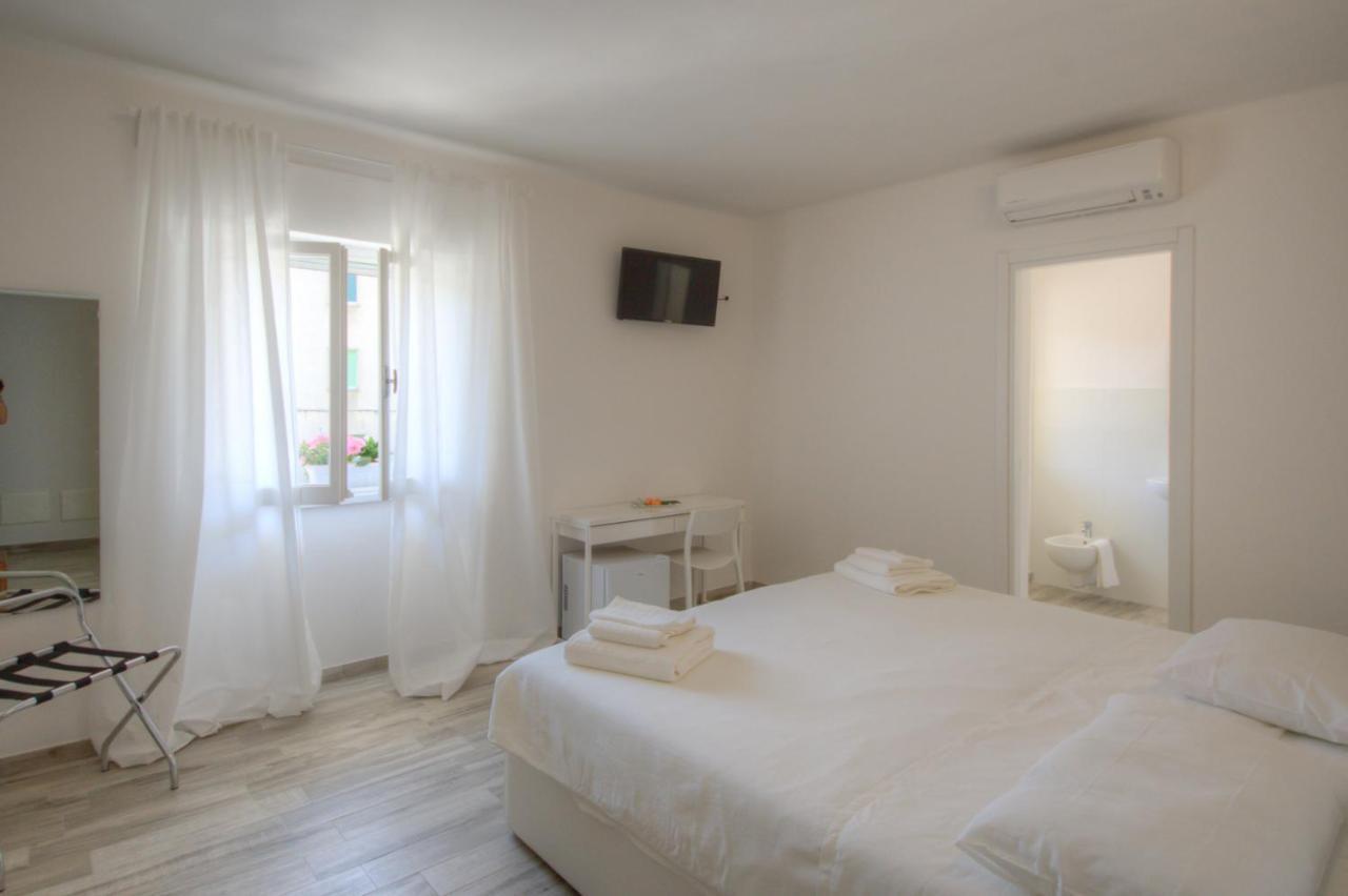 Rione San Carlo Hotell Finale Ligure Exteriör bild